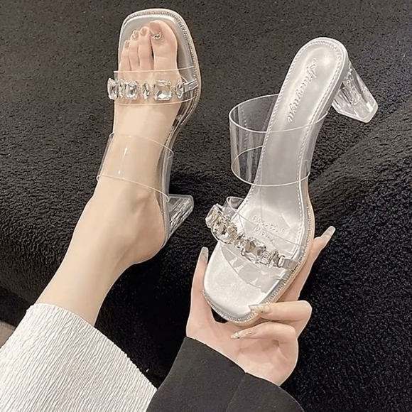 Women Shoes Heels - Picture 3 of 6